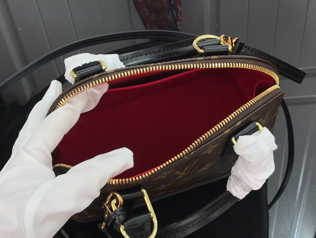 Bag Louis vuitton ALMA