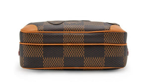 Louis Vuitton
Virgil Abloh NIGO Brown Giant Damier Ebene & Drip Monogram Coated Canvas Nil Messenger Gold Hardware, 2021
