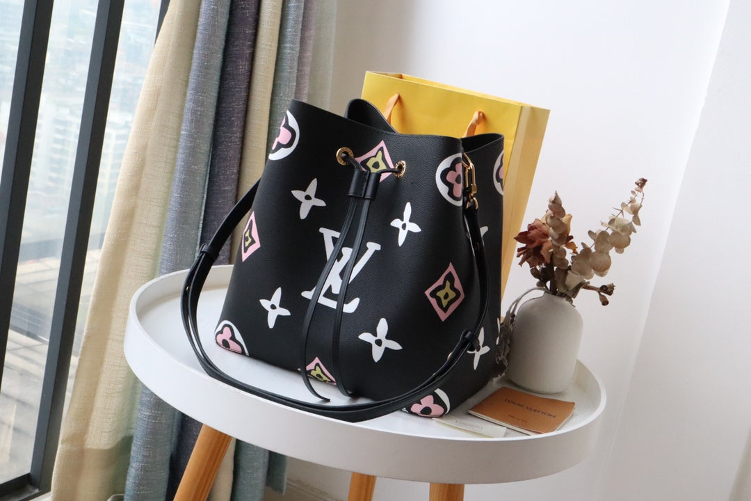 Bag Louis vuitton  NÉONOÉ
