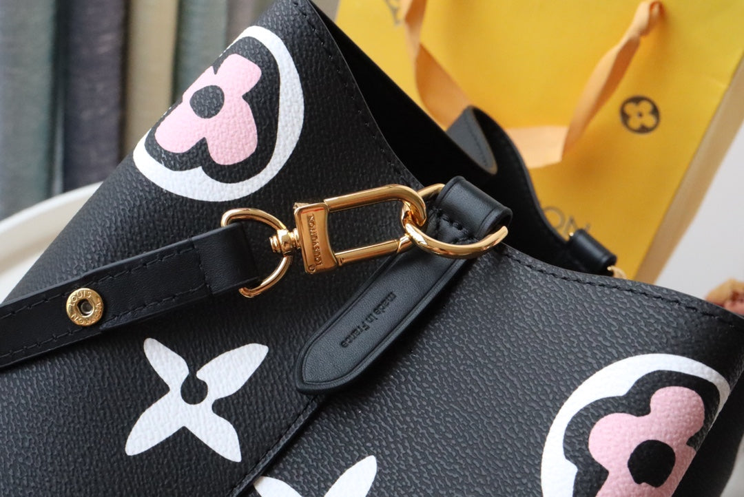 Bag Louis vuitton  NÉONOÉ